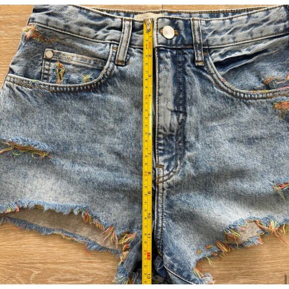 Pilcro Jean Shorts - Size 27 - Picture 9 of 10